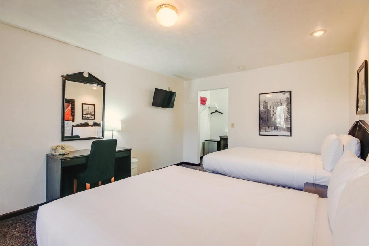 Simmer Motel Wamego 외부 사진