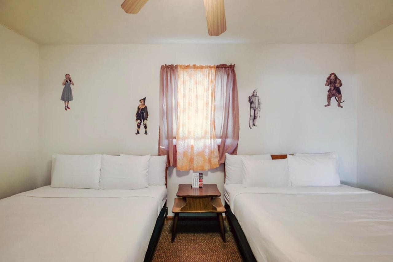 Simmer Motel Wamego 외부 사진