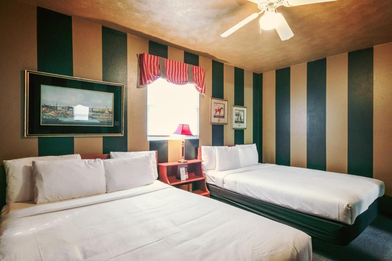 Simmer Motel Wamego 외부 사진